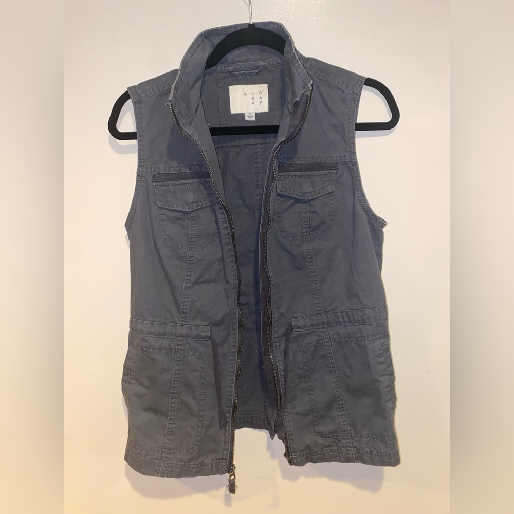 Andeawy Women's Green Pocketed Sleeveless Collared Zip Front Vest Size Small
